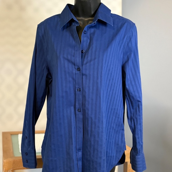 Chico's Women's NWT Royal Blue Long Sleeve Non-Iron shirt - Picture 4 of 5